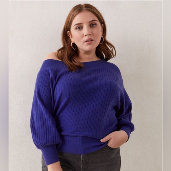 Asymmetrical Off Shoulder Sweater - Picture 3 of 4